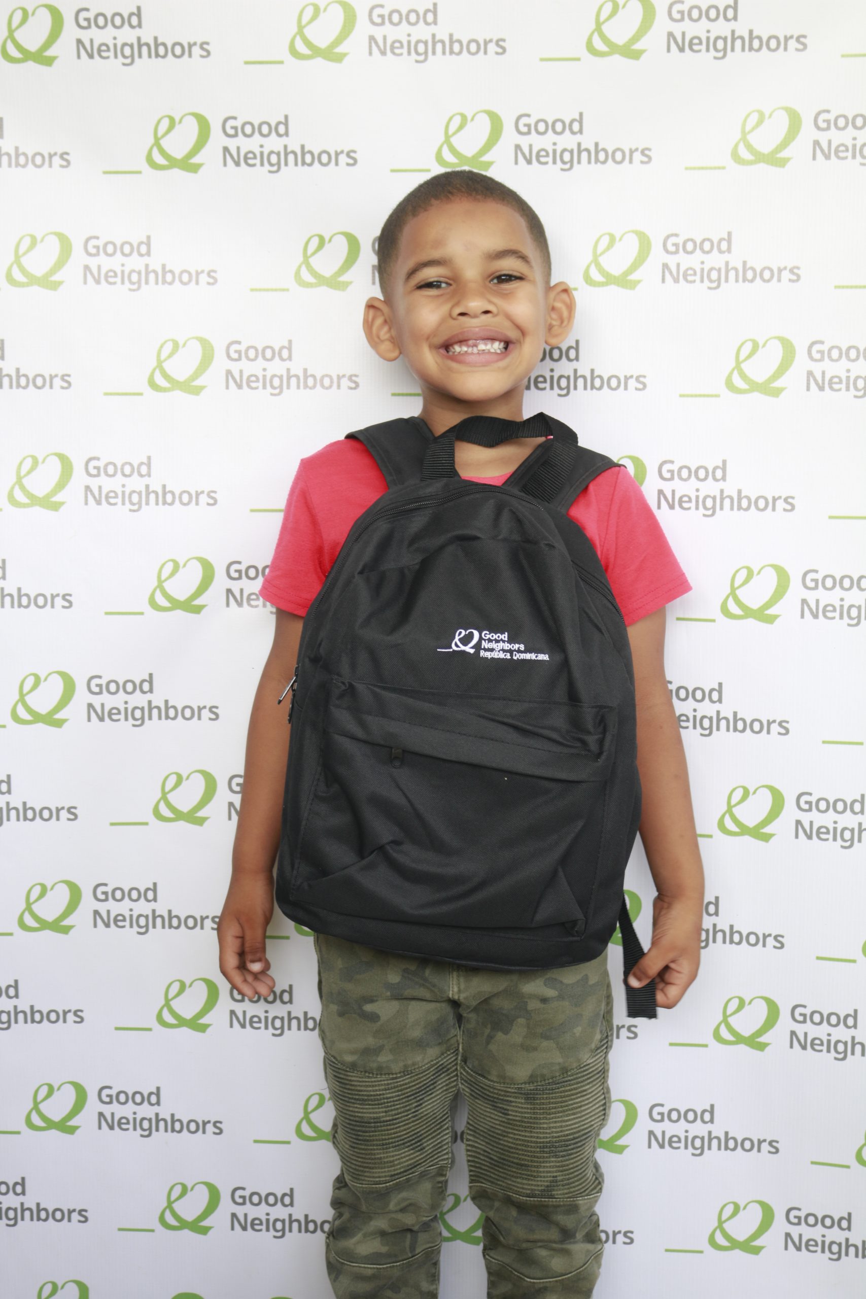 Niño beneficiario de Good Neighbors República Dominicana